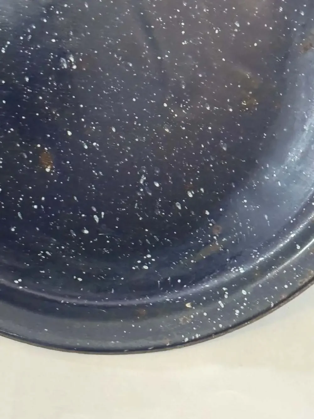 Unknown vintage enamelware